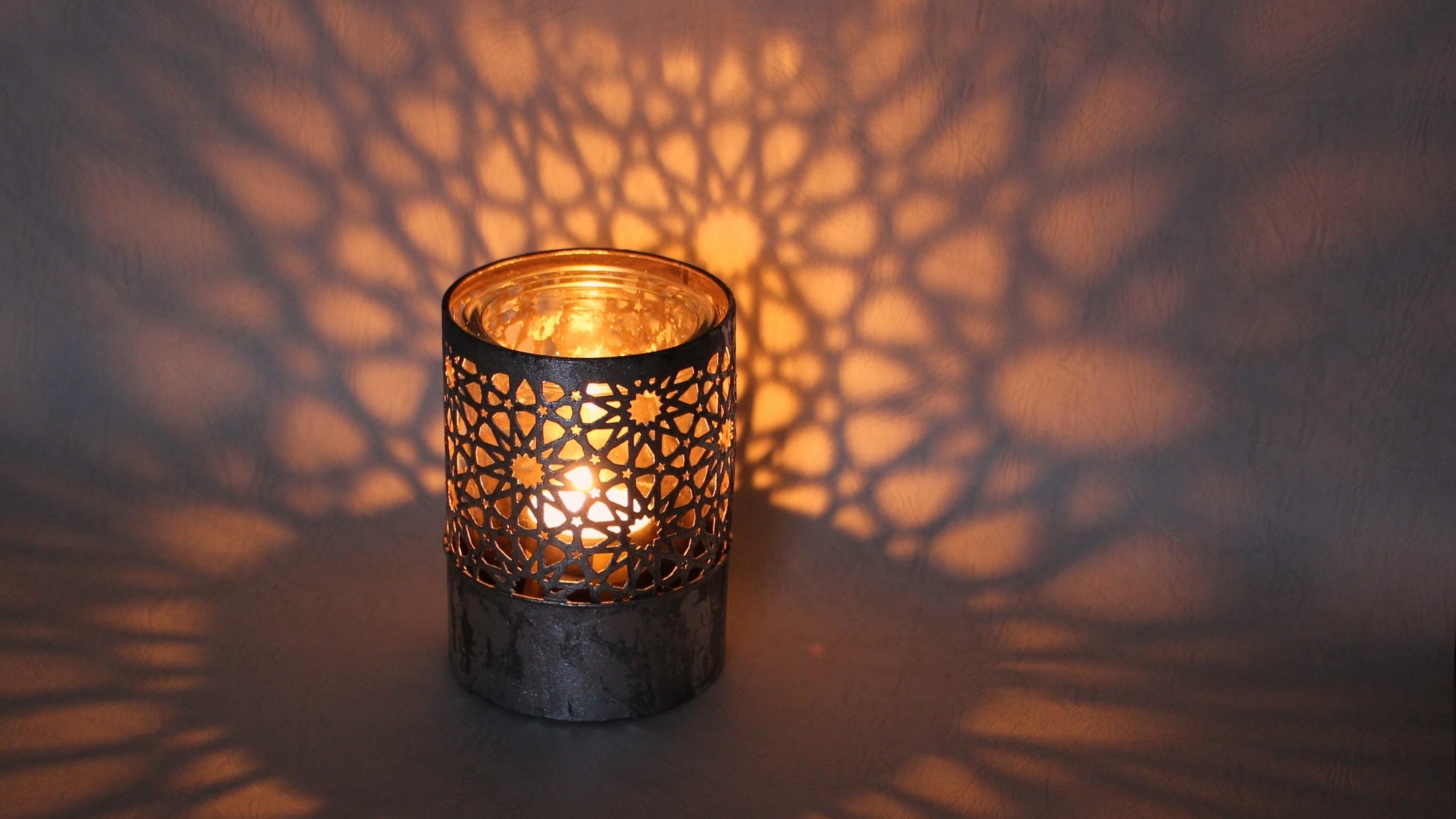 アンティーク調と幾何学模様の組み合わせがかわいくて一目ぼれした