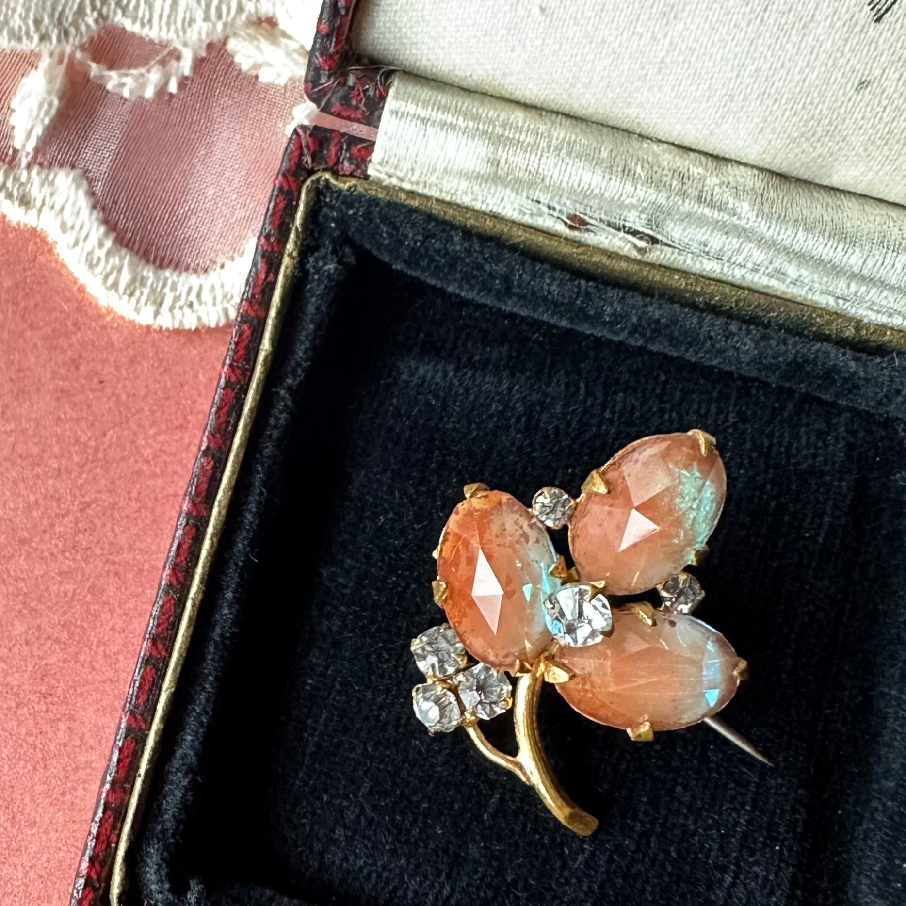 サフィレット＆クリアグラス ブローチ – Amelie Antique