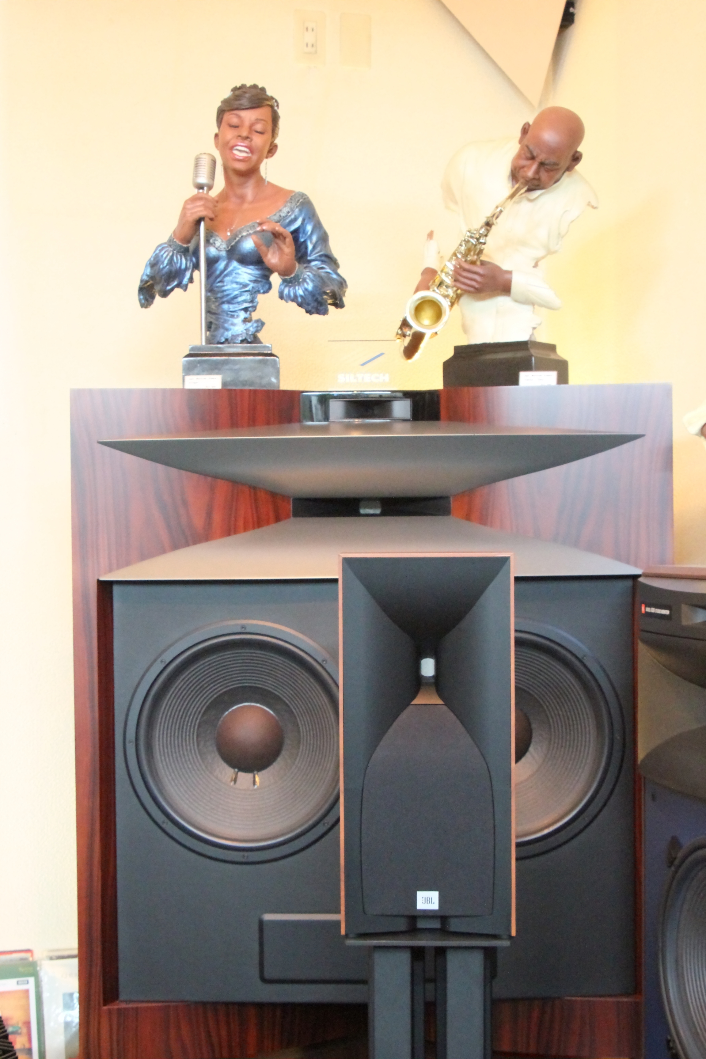 JBL NEW STUDIO5シリーズ STUDIO530CH 上品＆スムーズ でもしっかりと