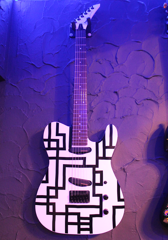 コレクション ｜ 新宿歌舞伎町でロックなミュージックバー・カラオケ