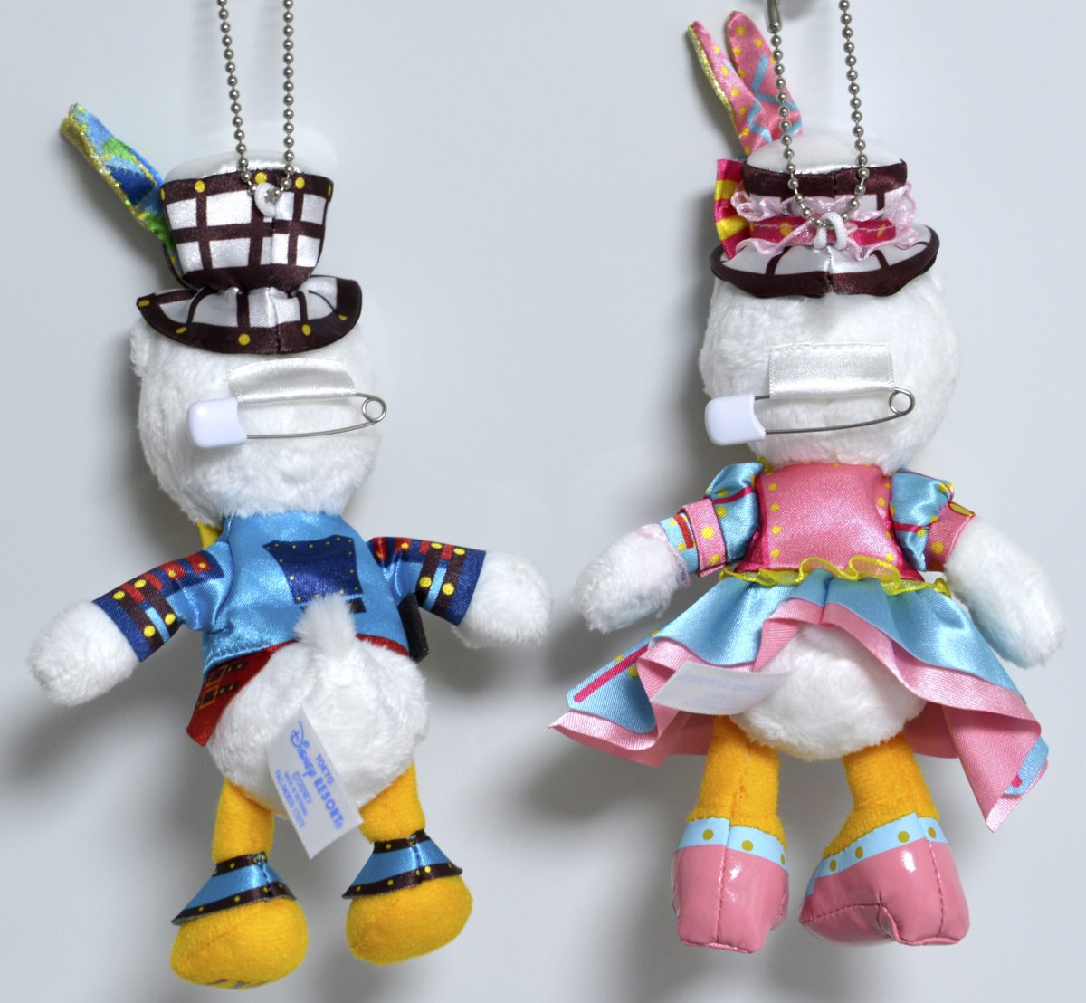 ディズニー・イースター『ドナルド・デイジー ぬいぐるみバッジ