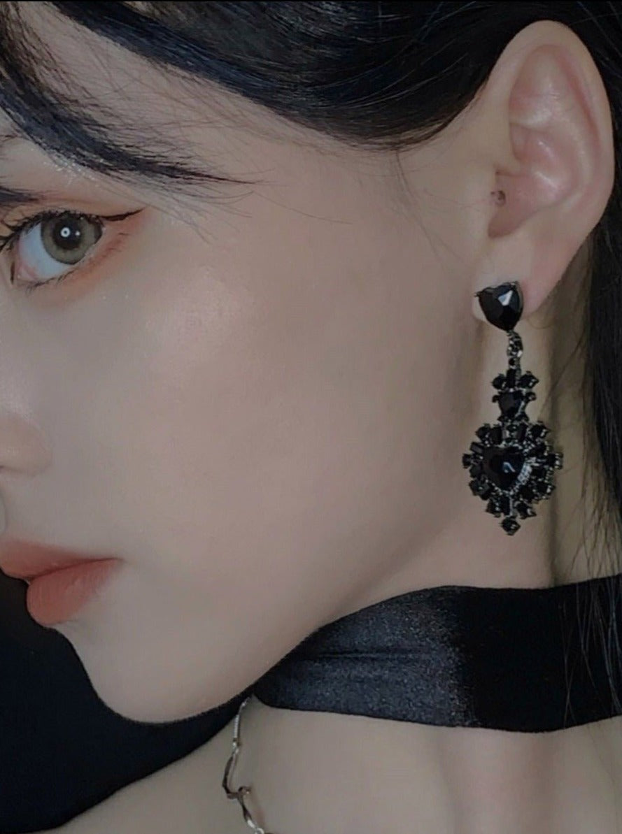 ブラックハートゴシックスタッドピアス – Belchic