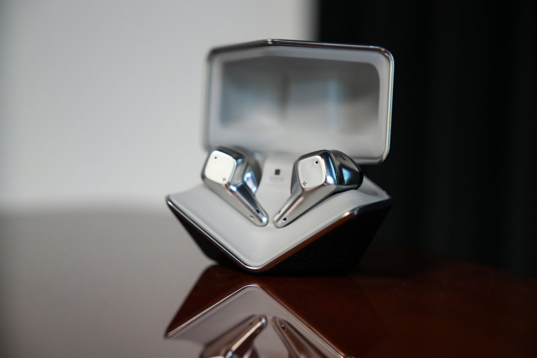 Thoughtful, Balanced, and Wireless | HIFIMAN Svanar Review – Bloom