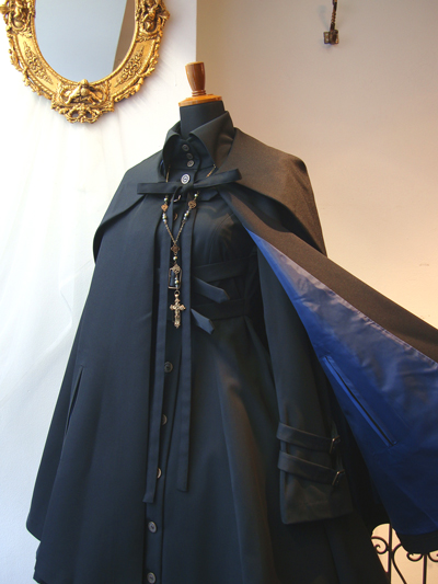 再入荷：フードミニマント 黒×裏地青 入荷！ | choice closet