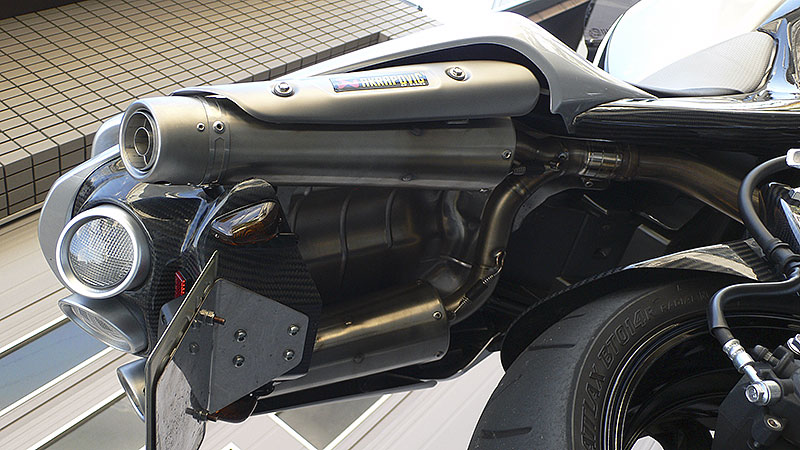 AKRAPOVIC製 GSR600用 スリップオンマフラー【装着編】 | Ponji's GSR