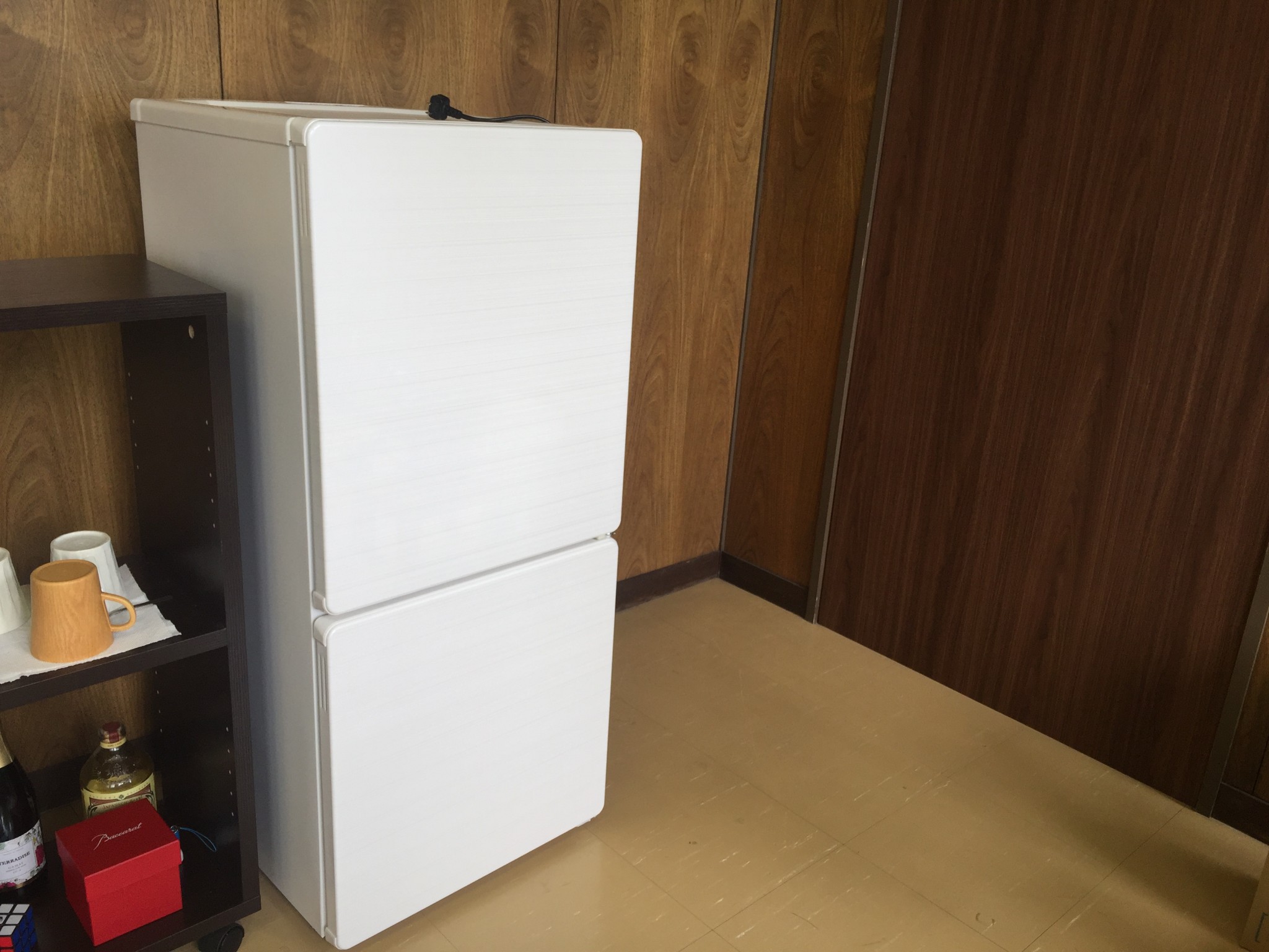 コスパ良し、デザイン良し、国産メーカーの冷蔵庫（ファン式）が事務所