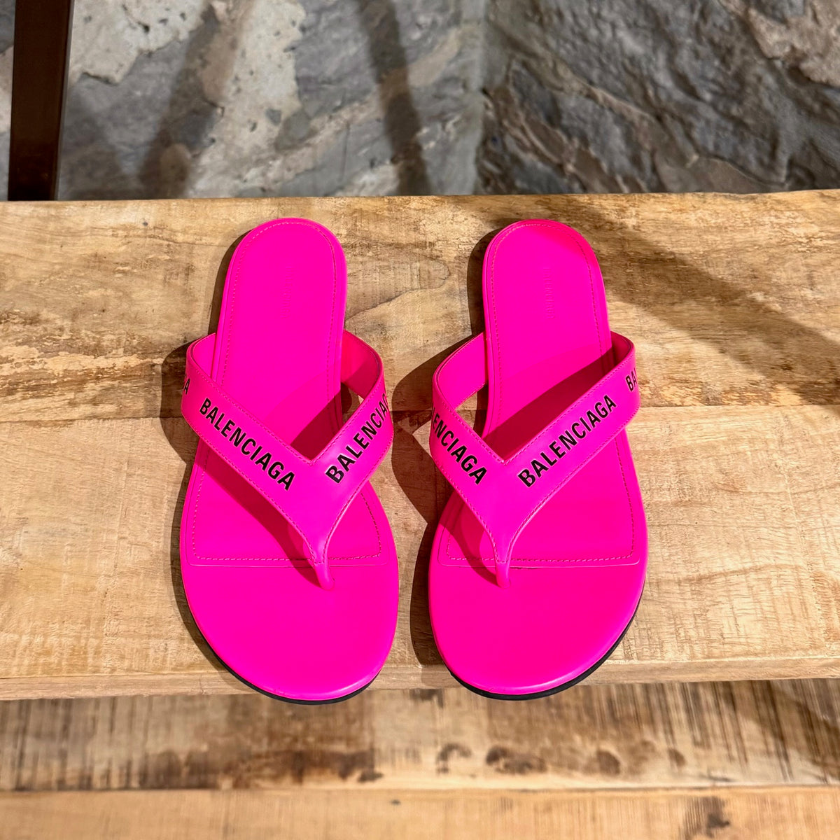Balenciaga Neon Pink Leather Logo Thong Sandals – Boutique LUC.S