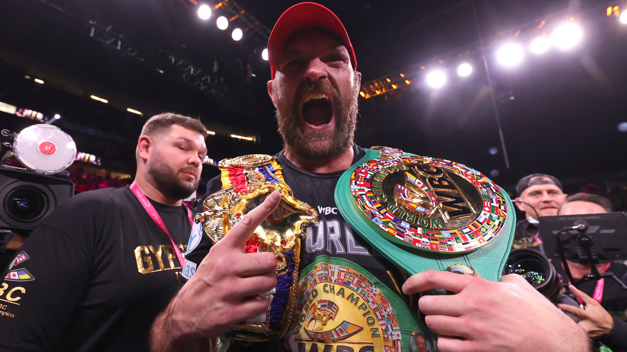 Tyson Fury defeats Deontay Wilder to retain WBC heavyweight title