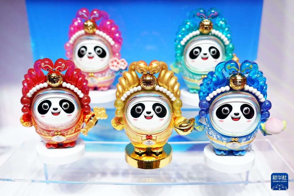 巳年新春特別版「蛇墩墩」が22日に中国国内5都市で先行発売へ--人民網