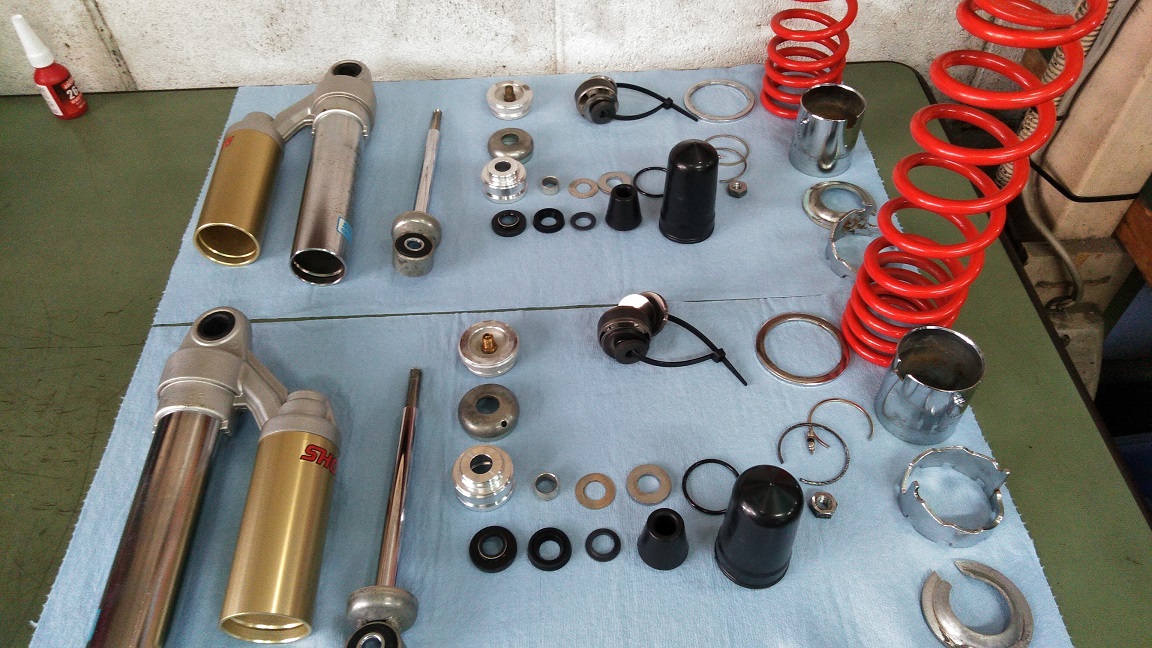 CB750 RC42 純正リアショックのオイル漏れ修理 | johnny's factory