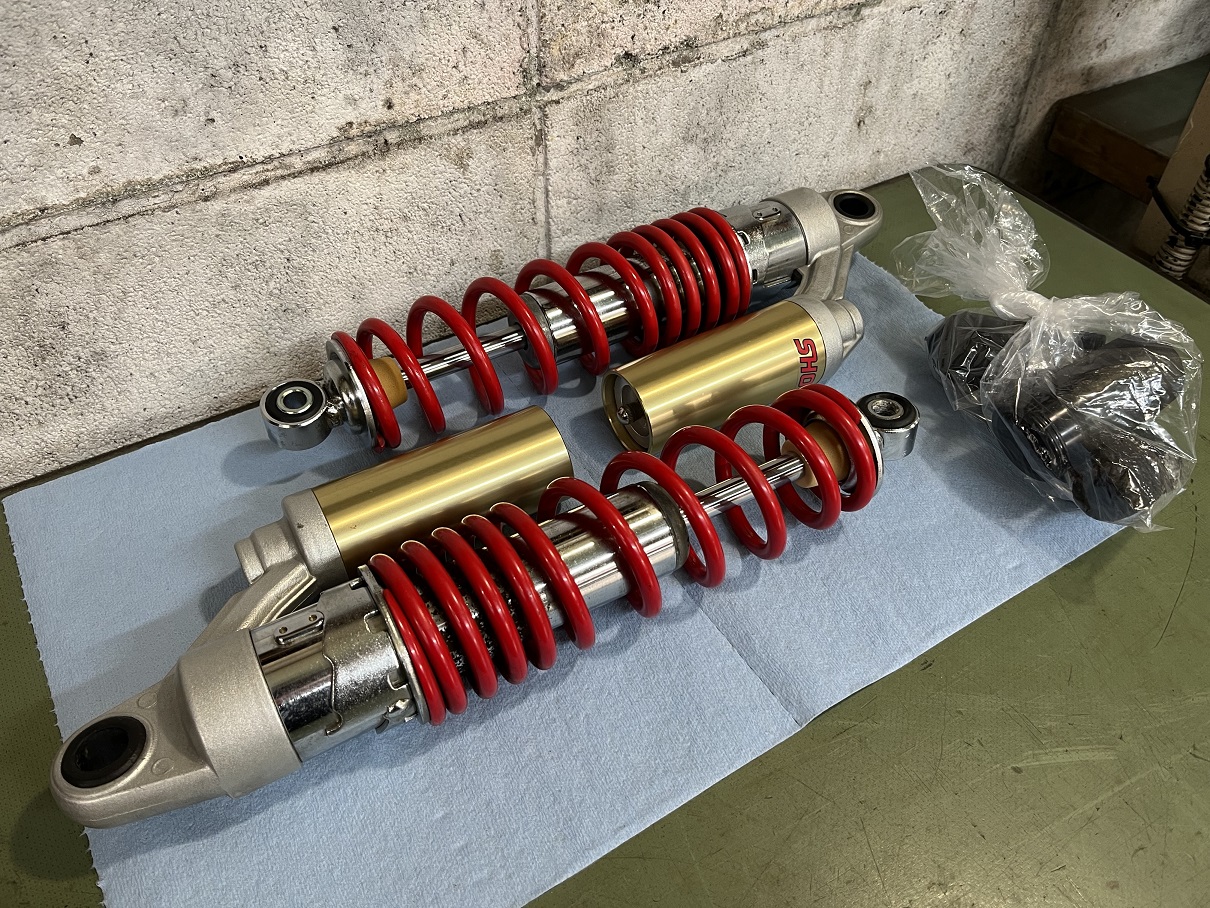 CB400SF 純正showa製リアショックのオーバーホール | johnny's factory