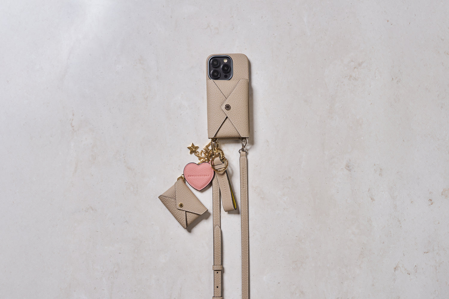 グレージュ（ベージュ系） × コーラルピンク × アザレピンク（ピンク系