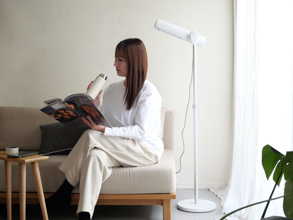 QUADS＞ハンズフリースタンドヘアドライヤー BISARA Light ホワイト