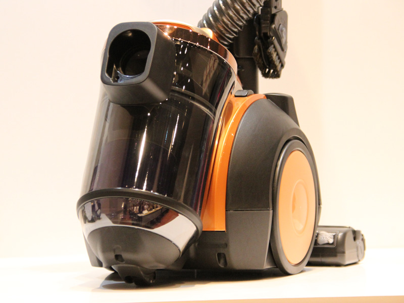 三菱、排気でゴミを吹き飛ばす「エアブロー機能」搭載のサイクロン式