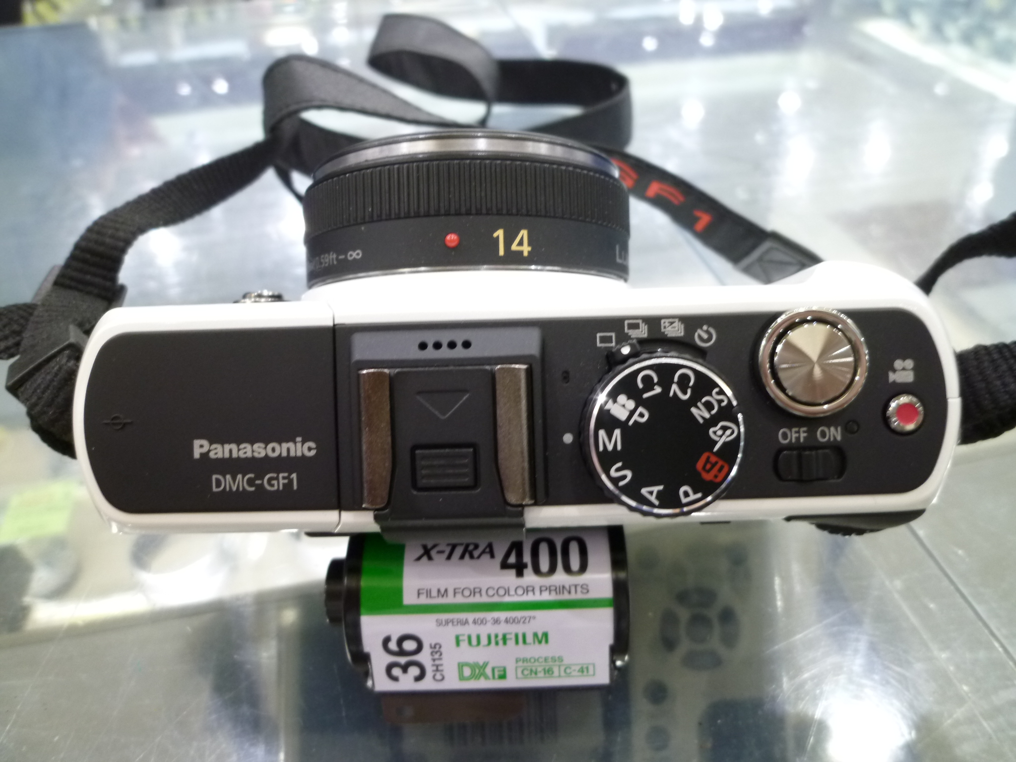 もはやコンデジのサイズ感！ミラーレス一眼「LUMIX GF1」