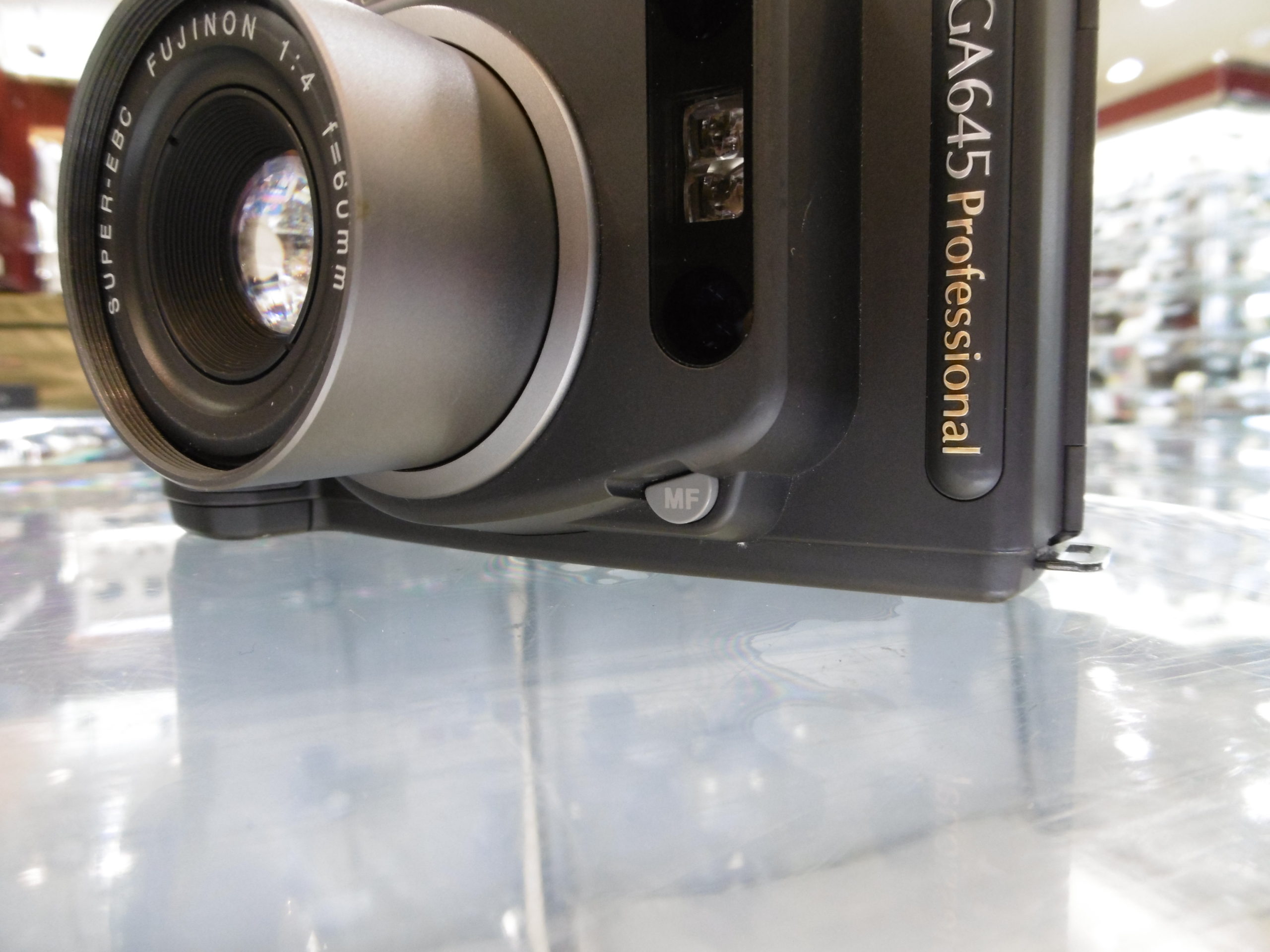 AF中判カメラ「富士フイルム GA645」