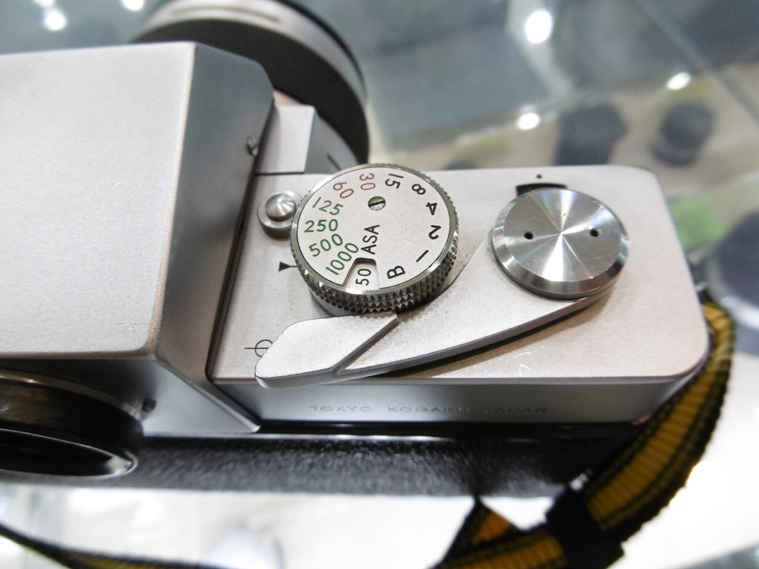 世界初のTTL測光一眼レフ「TOPCON RE-SUPER」