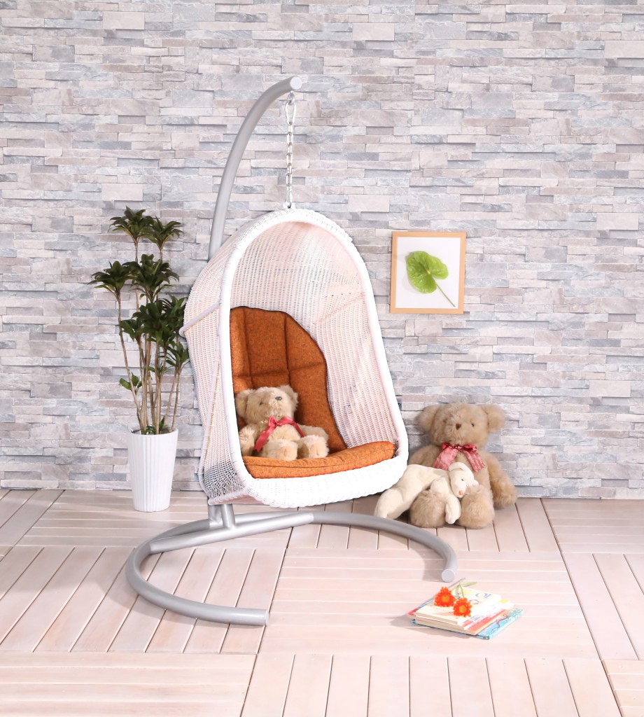 Hanging Chair | 籐家具でつくる、ぬくもりと人にやさしい空間づくり