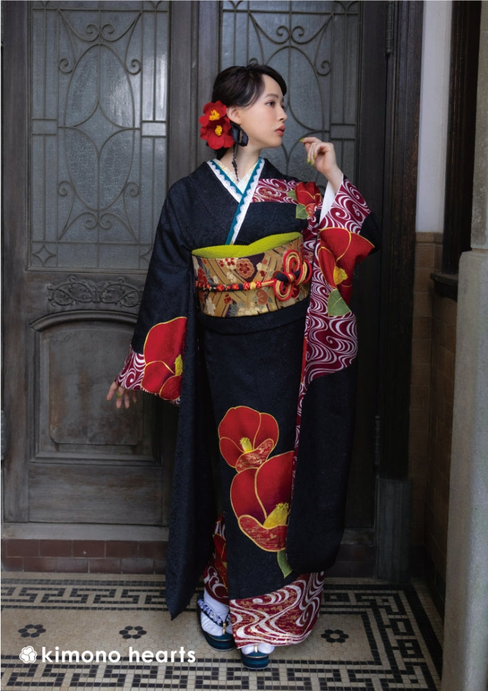 振袖ネットレンタル：黒とモダンな椿】シンプルな黒に流水紋が映える