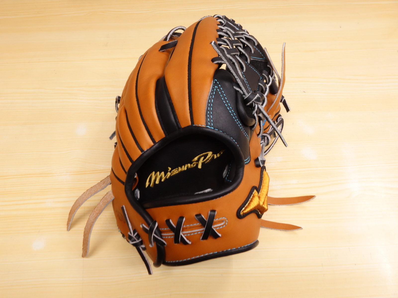 T.Tomo 様 軟式用 ミズノプロ オーダーグラブ 外野手用（梶谷モデル