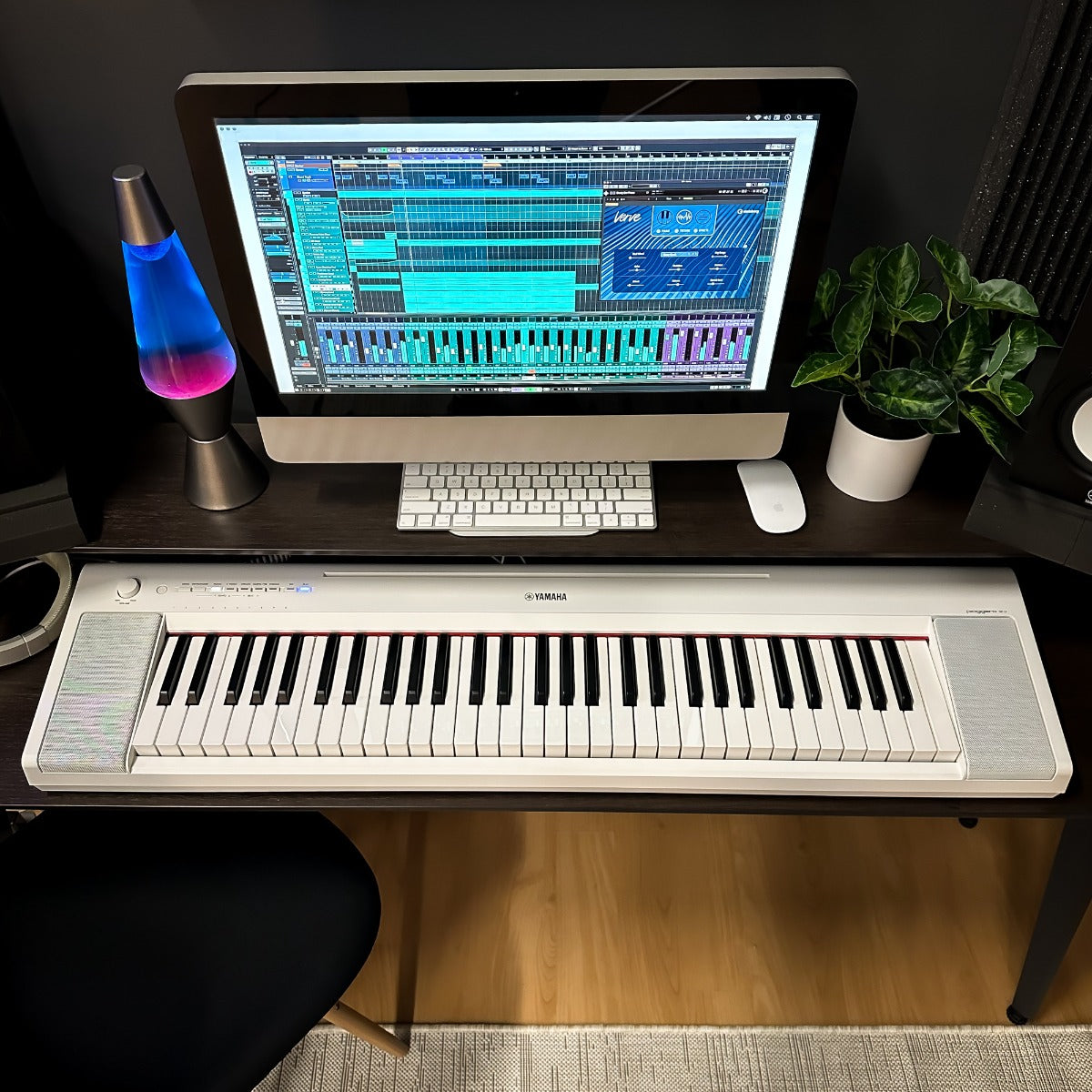 Yamaha Piaggero NP-15 61-Key Portable Keyboard - White BONUS PAK