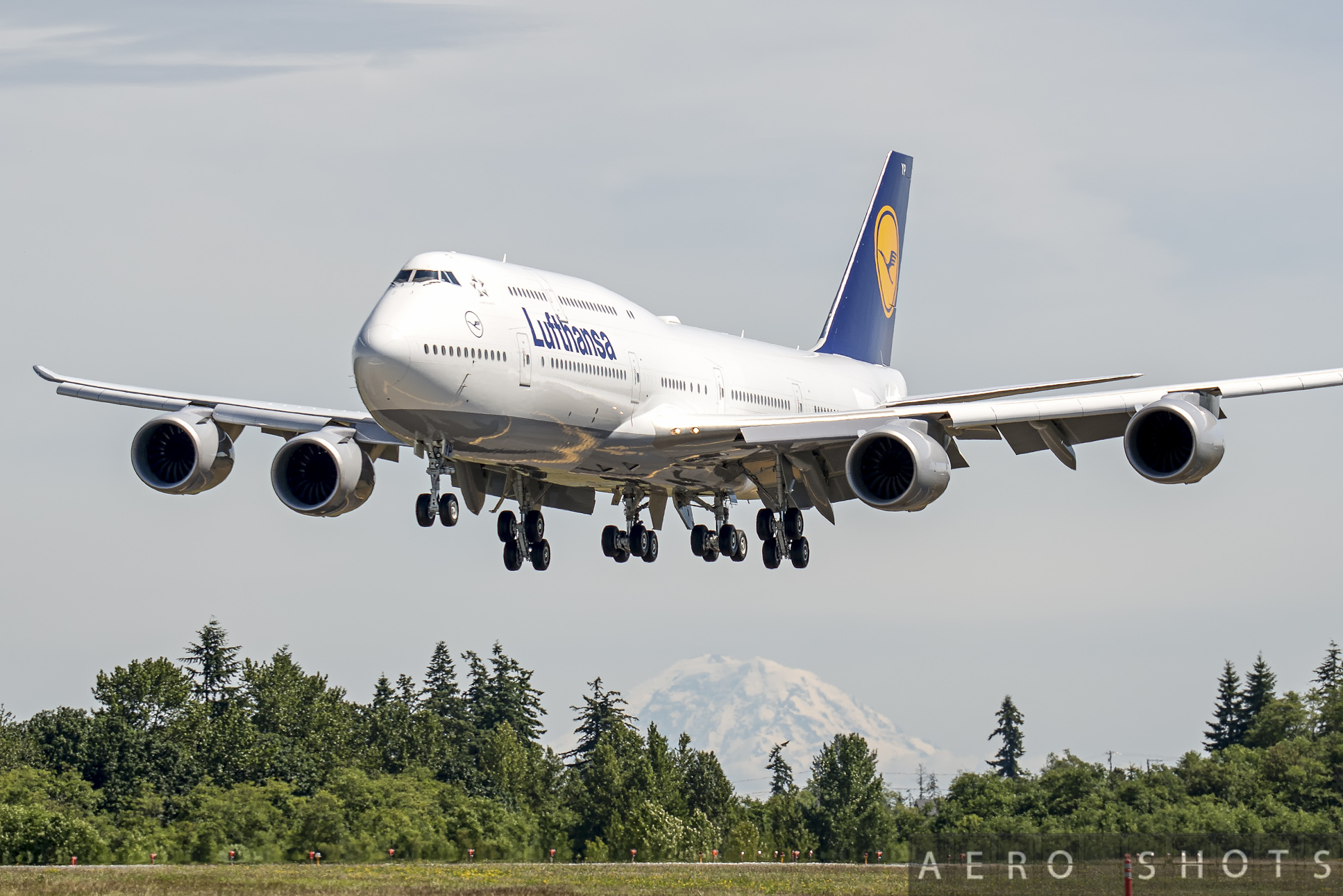 LUFTHANSA's Newest 747-8, D-ABYP, Shows Off At Paine Field
