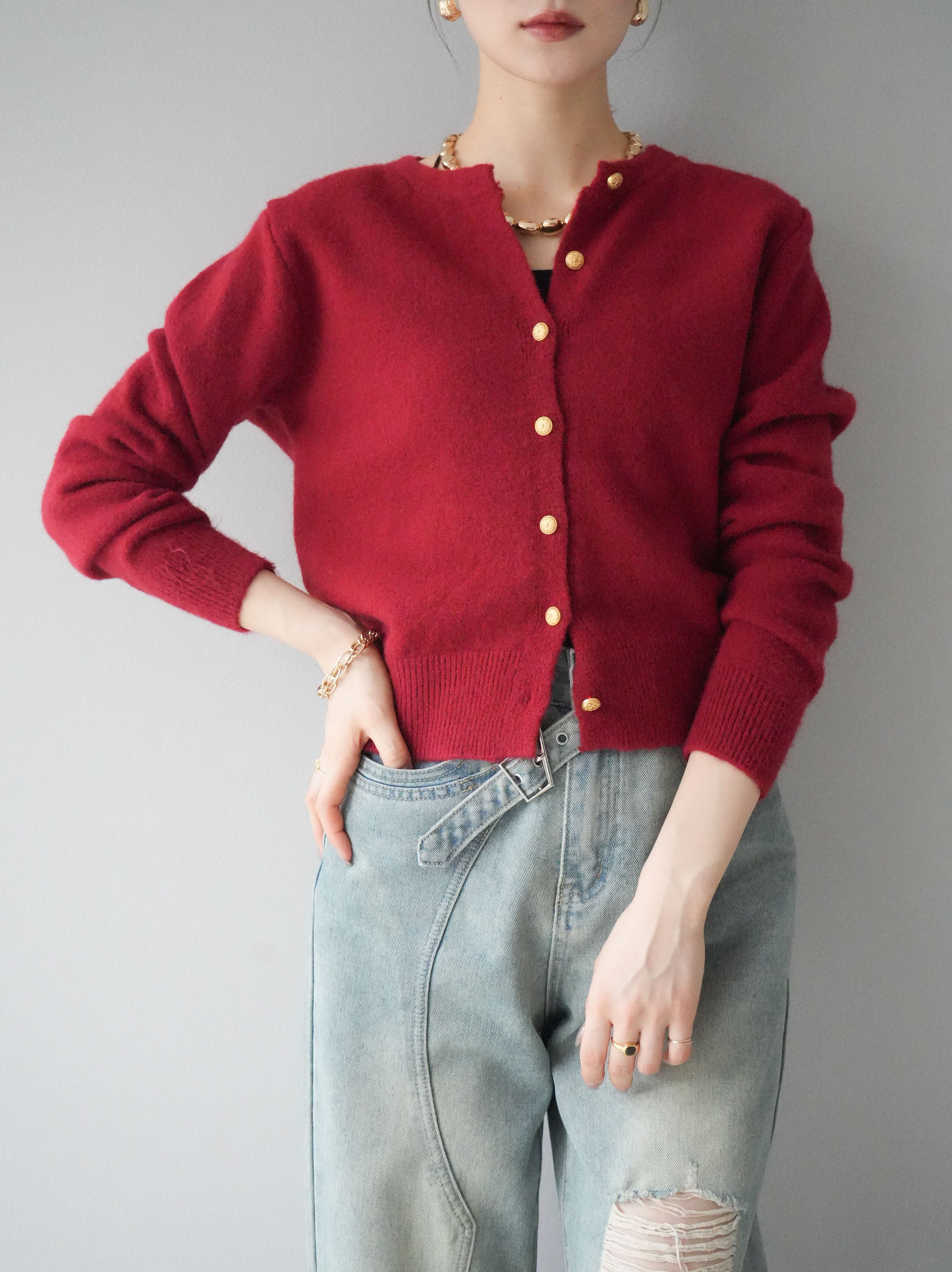 予約]ゴールドボタンコンパクトニットカーディガン/レッド – Lumier