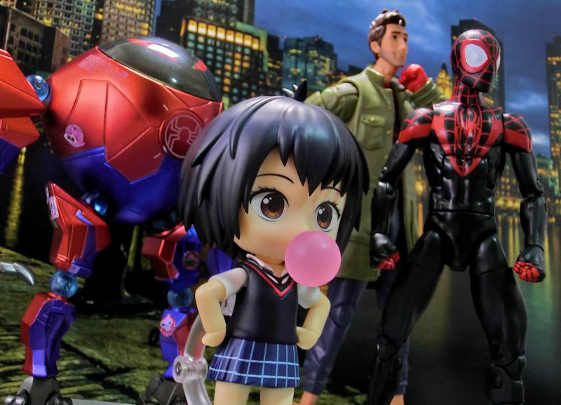 玩栗犬と、ねんどろいど ペニー・パーカー スパイダーバースver.DX