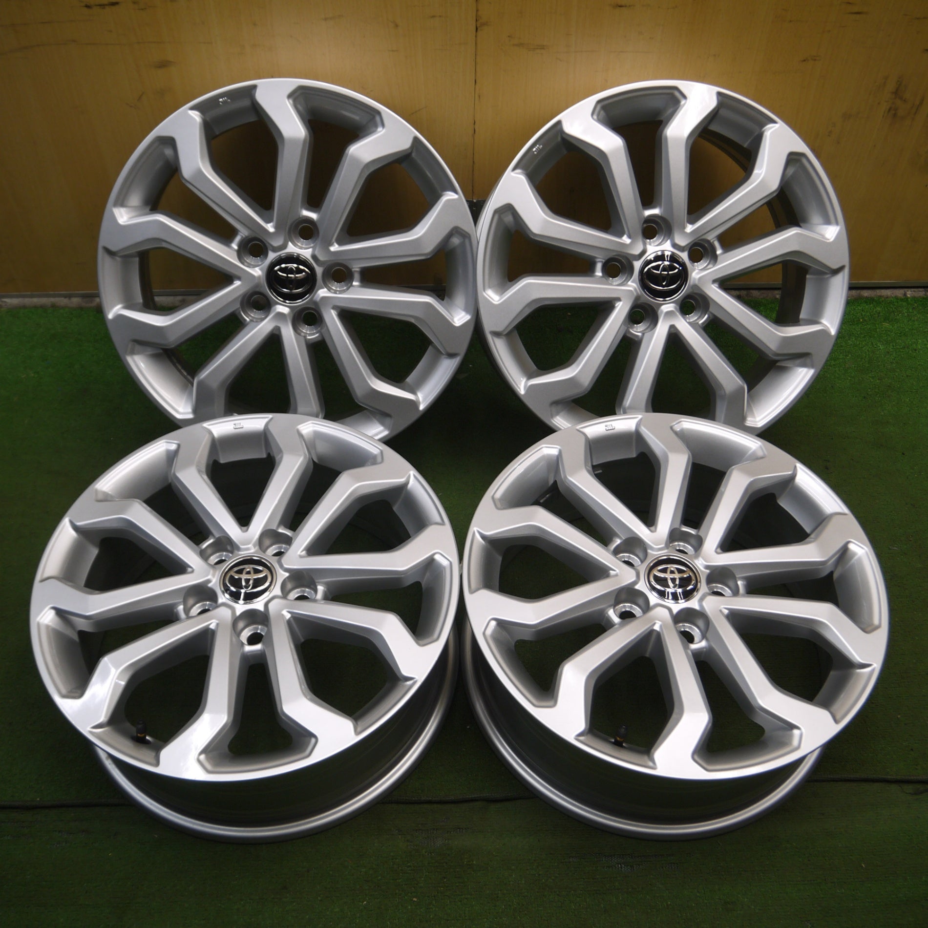 送料無料* 新車外し☆トヨタ カローラ クロス 純正 ホイール 17インチ