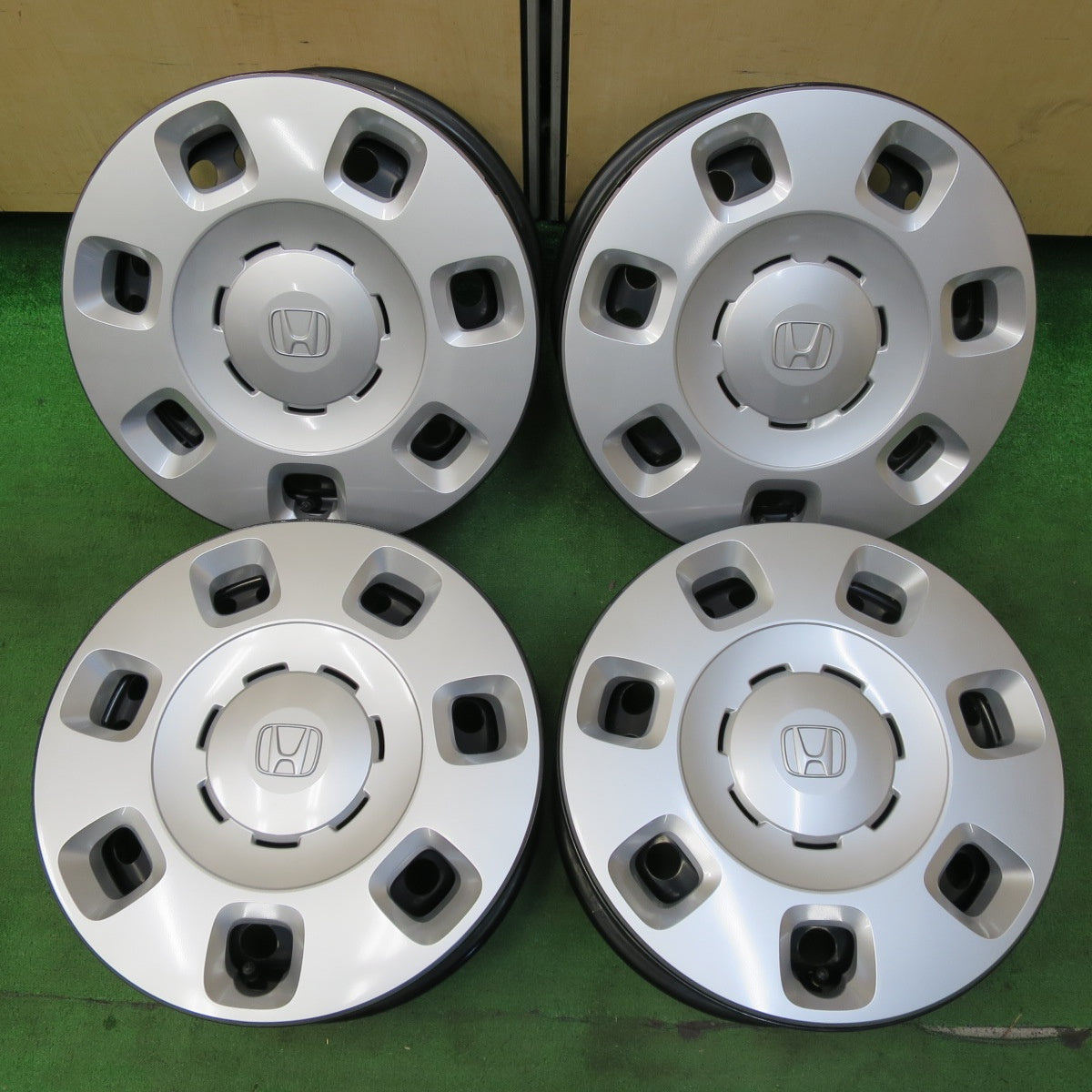 送料無料] 新車外し☆ホンダ フリード e:HEV AIR Biz 純正 スチール