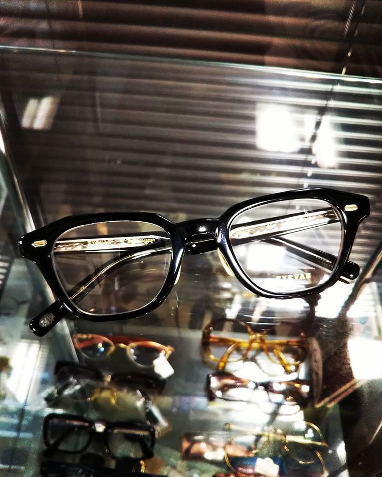 さて、本日も「EYEVAN」アイヴァンのセルフレーム（プラスチック製