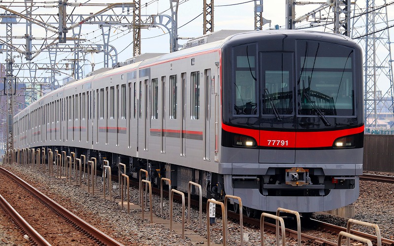 実車が運行開始】東武70090型 THライナー « GM通信