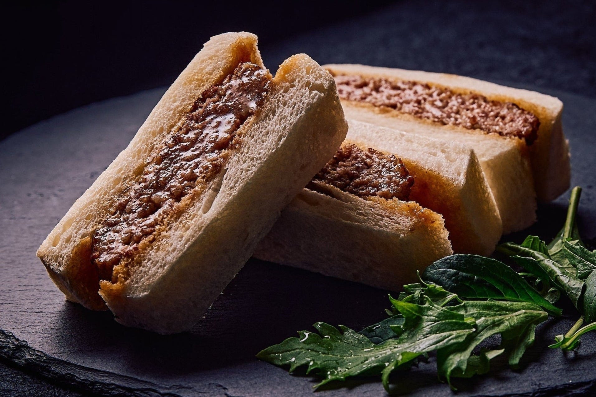 にくの匠 三芳：神戸牛ハンバーグサンド | ぐるなびPremium Meal Kit