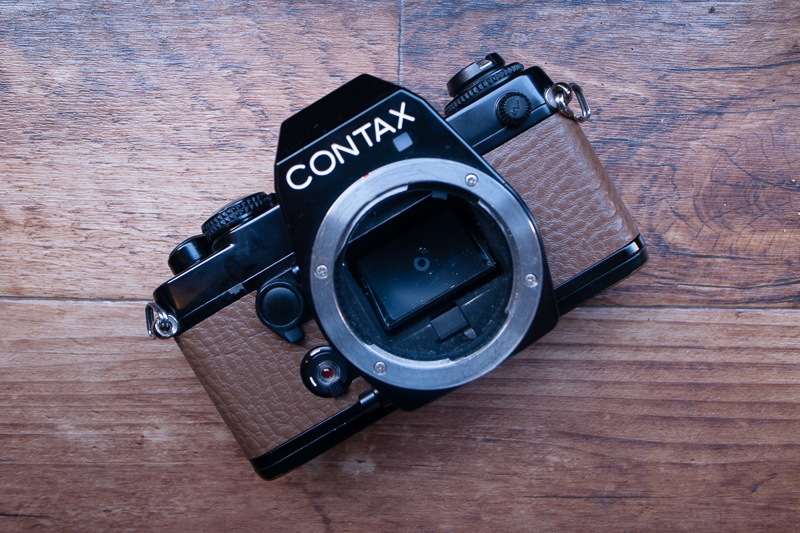 古くてもスマートデザインな CONTAX 139 Quartz に恋をしたので仲良く