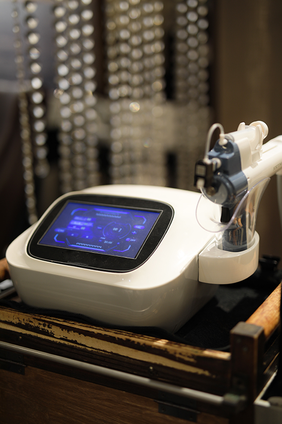 新技術の高圧ジェットエアーで頭皮ケア、抜け毛・薄毛解消