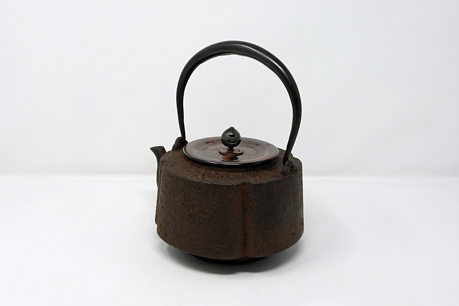 修理事例ご紹介8 山水地紋木瓜形鉄瓶（水漏れ修理、焼抜き、蓋制作