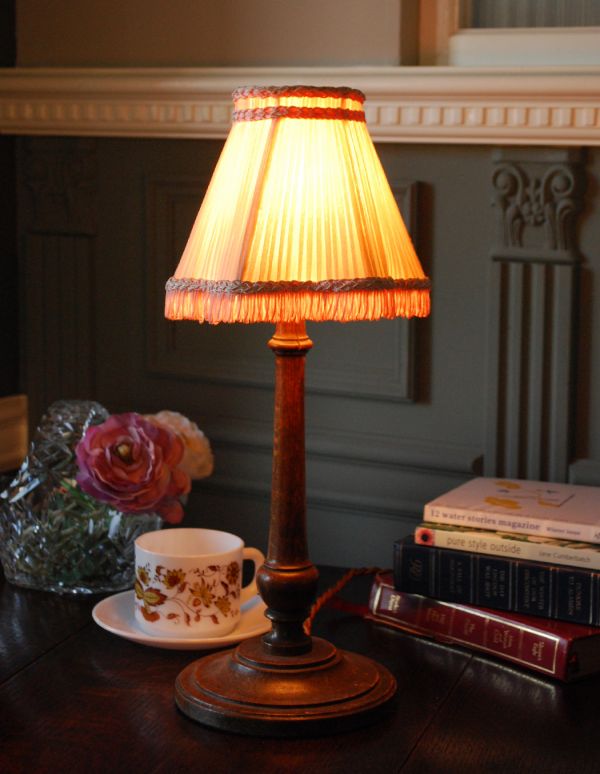 フランスから到着、ベビーピンクが優しく灯るアンティーク布シェード(m