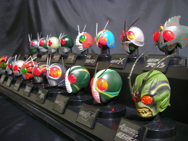 ライダーマスクコレクション プレミアム発光台座ディスプレイ～序章