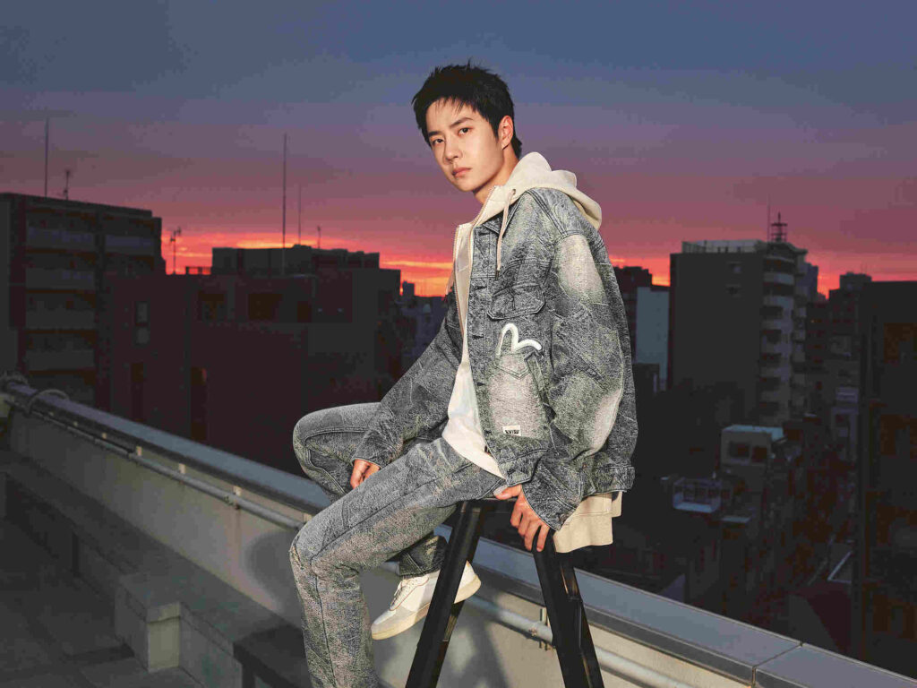 日本発のデニムブランド「EVISU」がワン・イーボーを起用した24秋冬