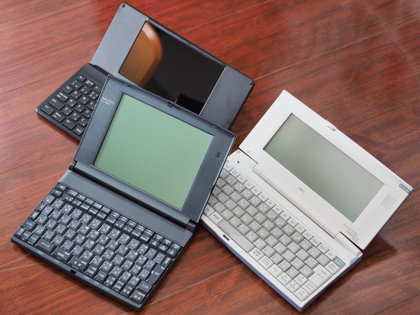 1997年発売のモバイルワープロ・ARDATA（アルデータ） CA-2000Tを誤っ