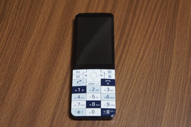 発売直前！「INFOBAR xv」実機レビュー！11年ぶりのガラケーINFOBARは