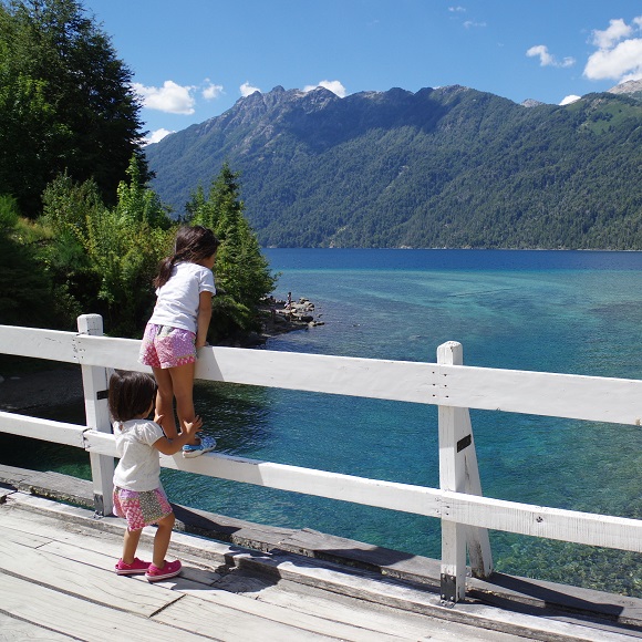透明度抜群の湖、ナウエル・ウアピ湖で泳ぐ！ アルゼンチン