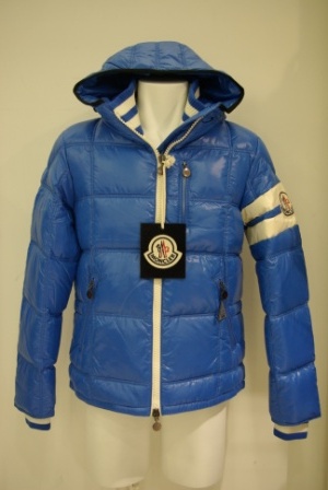 新春☆緊急入荷！！MONCLER（モンクレール）AUBIN（オービン）ブルー