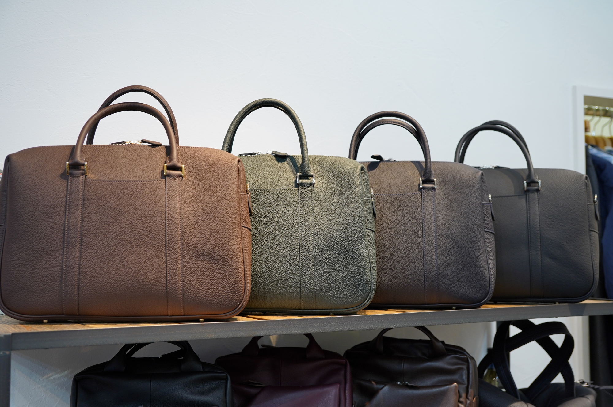 カンダミサコさんより、絶妙なタイミングで素敵なブリーフケース、pane