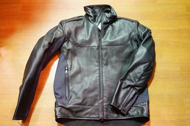 レギュレーターライトジャケット＆クロスオーバーライトジャケット入荷