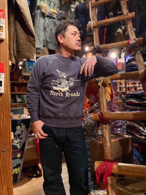 メインでもインナーでもいい！！ウェアハウスのスウェットシャツ