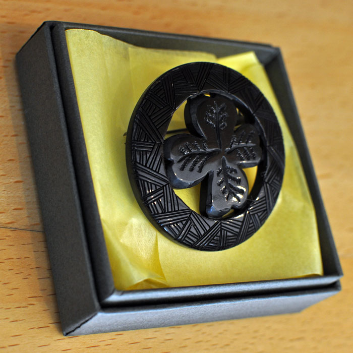 ミナペルホネン lucky clover ブローチ | Lin total fashion place blog