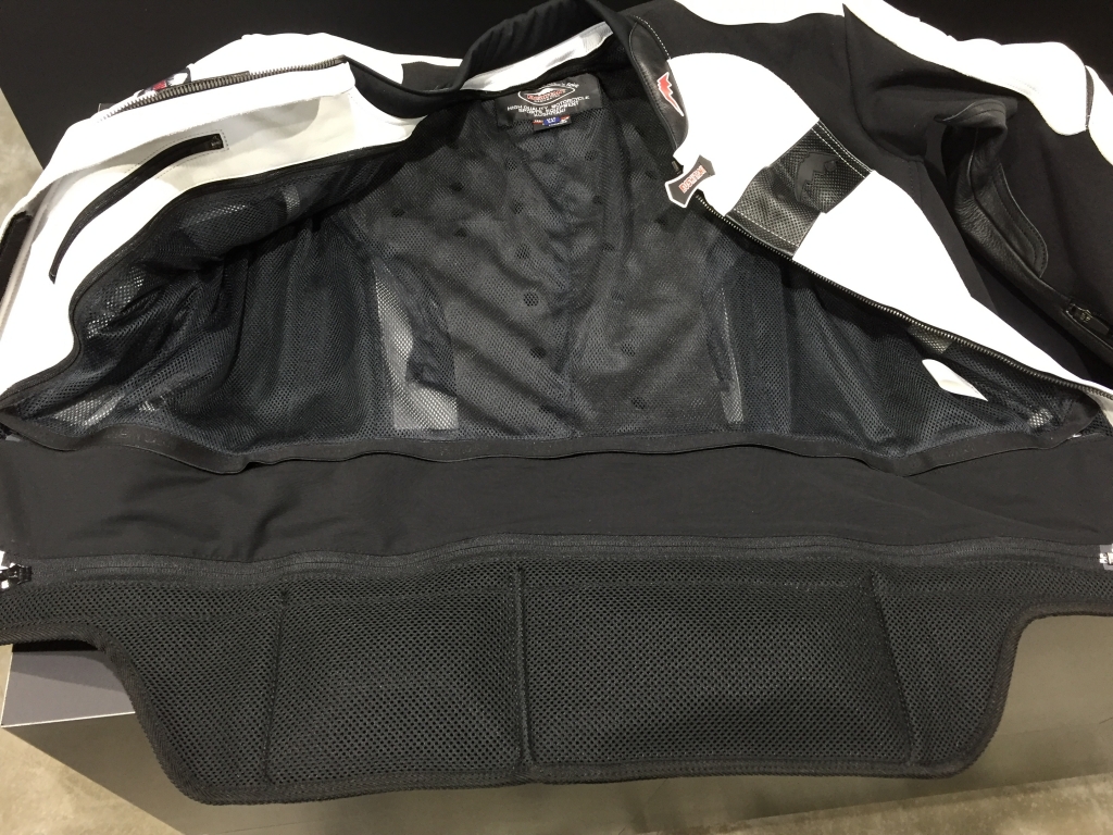 新商品 エグザリートカマーバッグです：KUSHITANI 三鷹店 | KUSHITANI