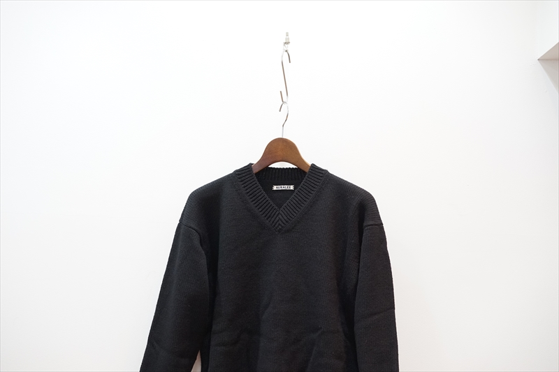 AURALEE(オーラリー)の名作、 FELT WOOL YARN KNIT V NECK P/Oのご紹介