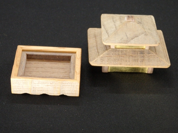 有馬頼底書付 誠中造 金閣寺夕佳亭古材 金閣寺形香合 | 坂井春明堂